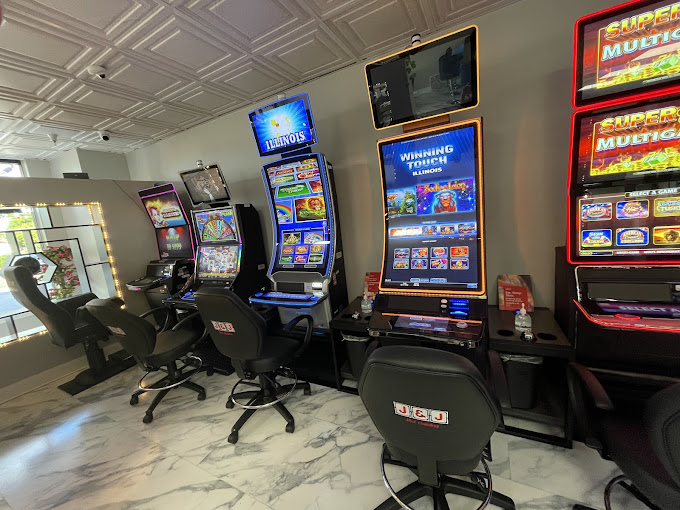 Video Gaming at Randa’s Gaming Cafe LLC in Chicago Ridge, IL Video Gaming in Chicago Ridge