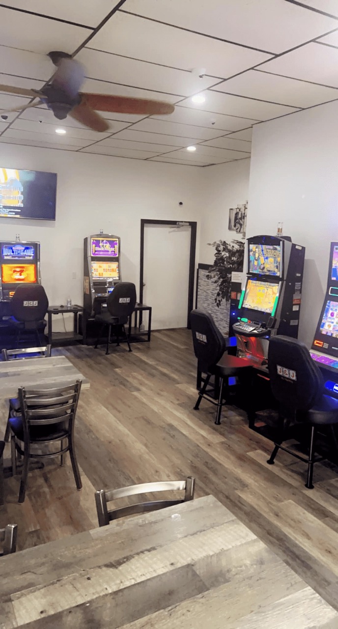 Video Gaming at Joe's Pizza in Shelbyville Video Gaming Shelbyville