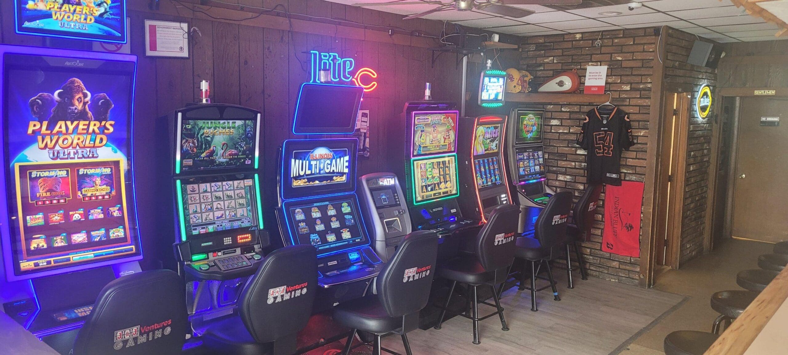 Video Gaming at Quarter-Til Tap in Rock Island, IL
