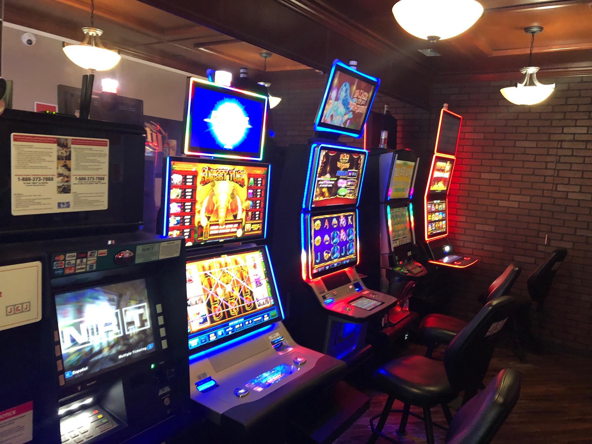 Video Gaming at Lincoln’s Square Tavern in Decatur, IL