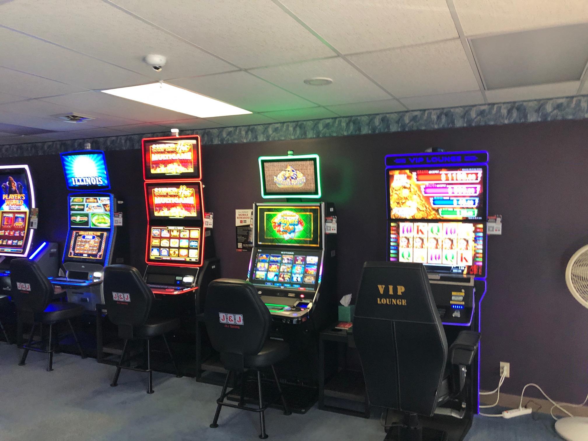 Video Gaming at Suzi’s of Ottawa in Ottawa, IL