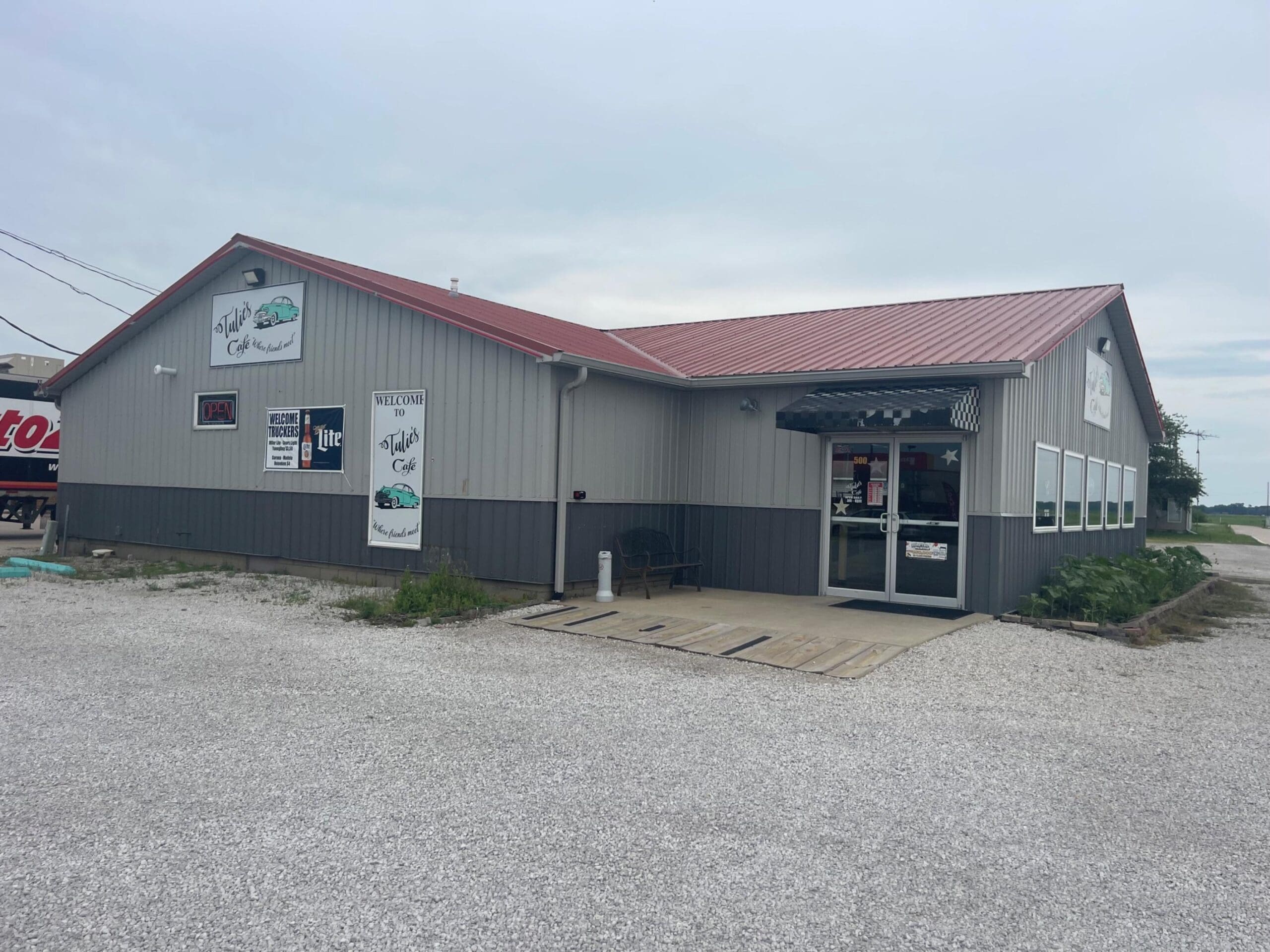 Video Gaming at Tulie's Cafe in Oakwood, IL