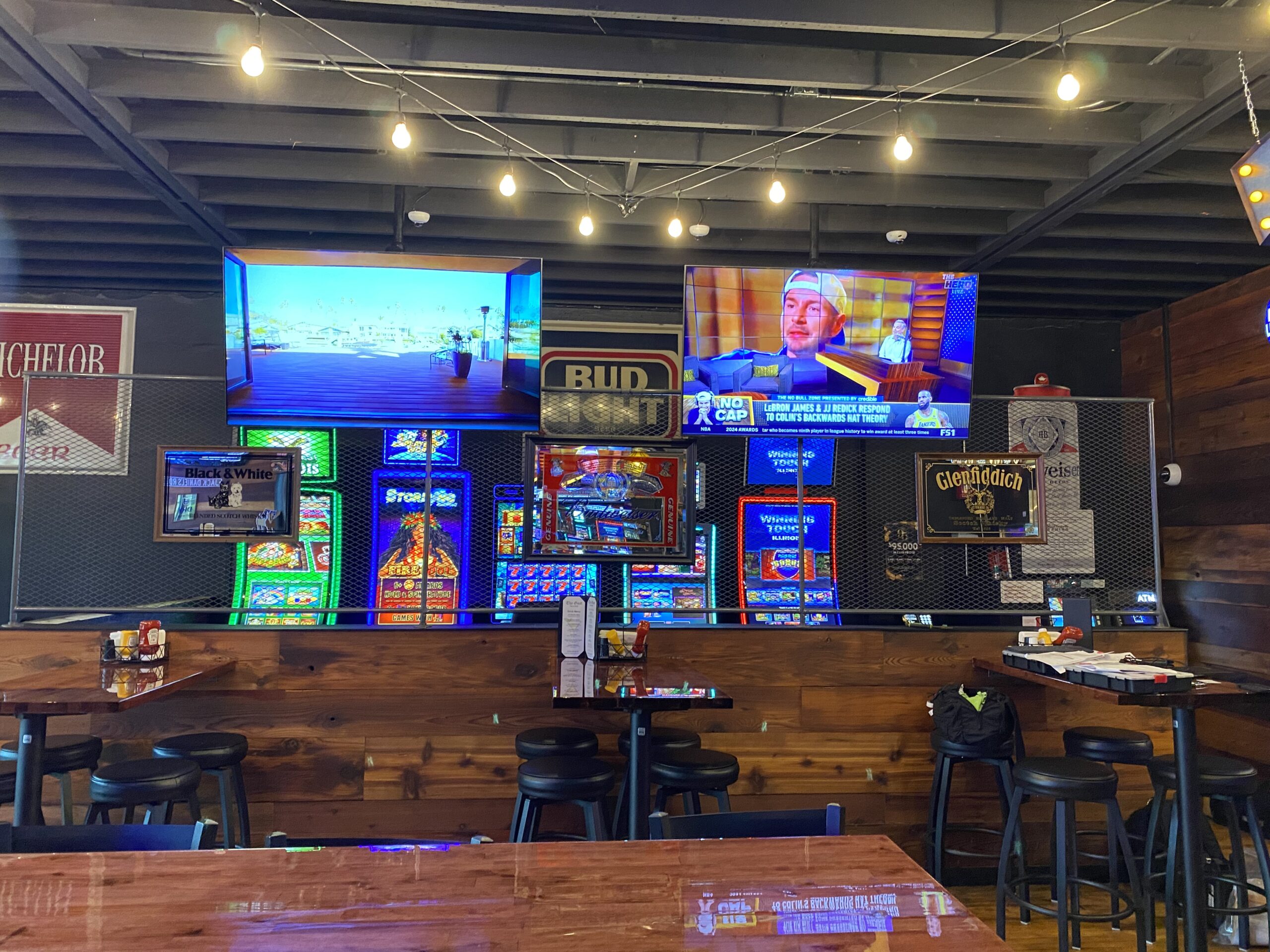 Video Gaming at Goat Pub and Grill in Rockford, IL